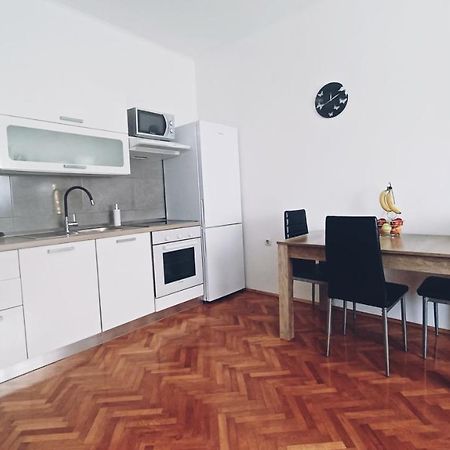 Apartman Dora Appartamento Pola Esterno foto