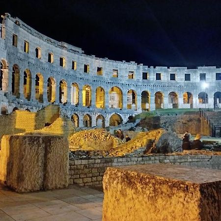 Apartman Dora Appartamento Pola Esterno foto