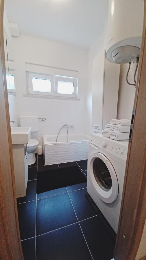 Apartman Dora Appartamento Pola Esterno foto