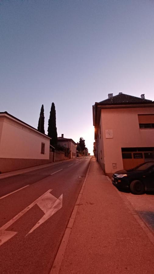 Apartman Dora Appartamento Pola Esterno foto