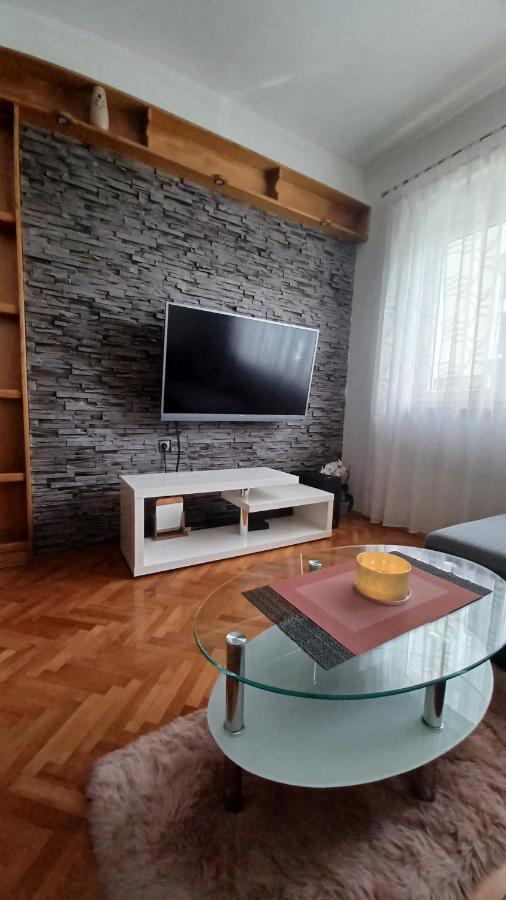 Apartman Dora Appartamento Pola Esterno foto
