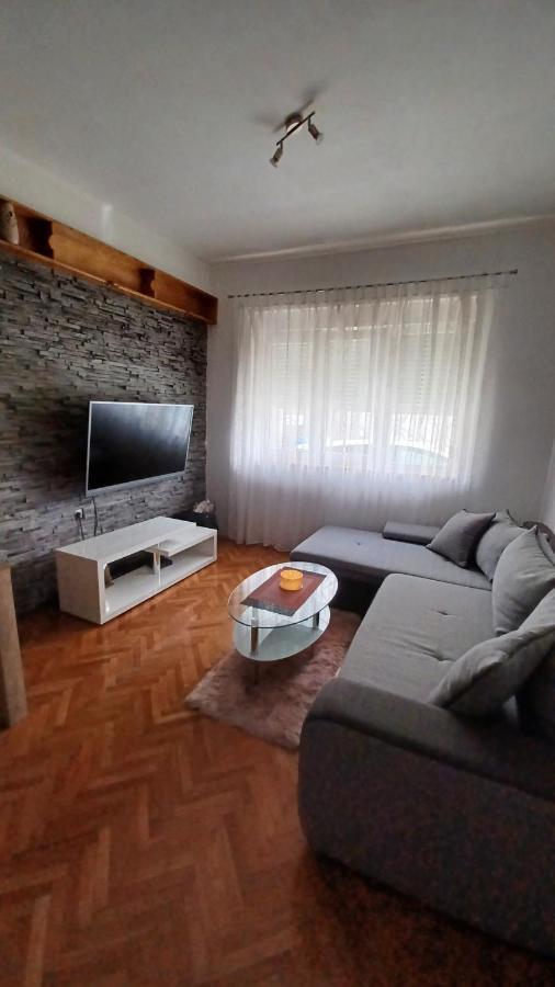 Apartman Dora Appartamento Pola Esterno foto