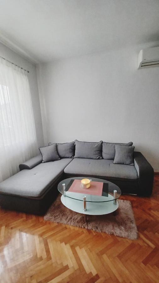 Apartman Dora Appartamento Pola Esterno foto