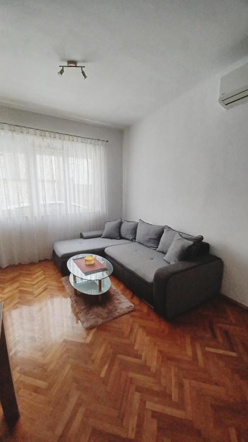 Apartman Dora Appartamento Pola Esterno foto