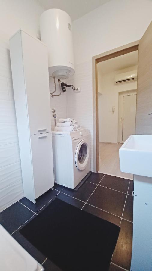 Apartman Dora Appartamento Pola Esterno foto