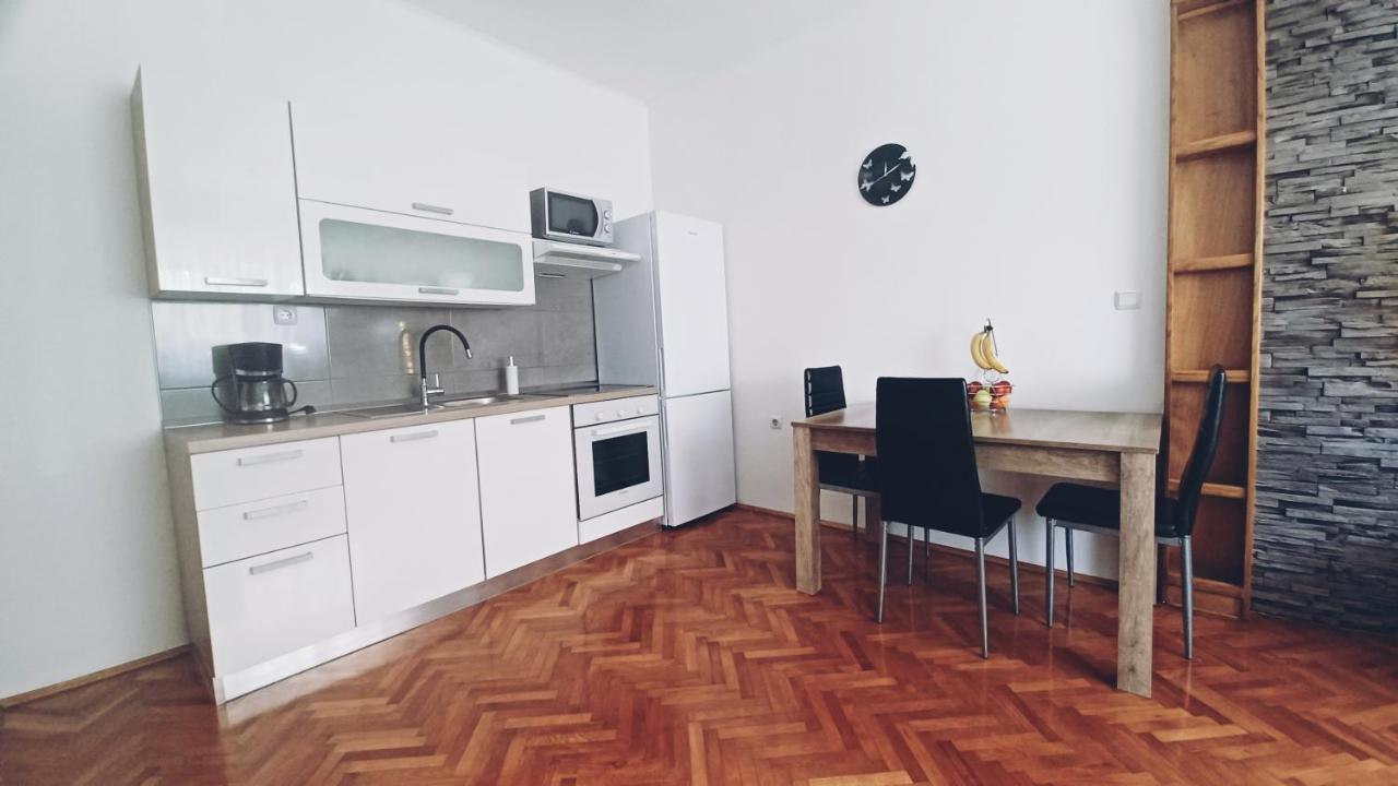 Apartman Dora Appartamento Pola Esterno foto