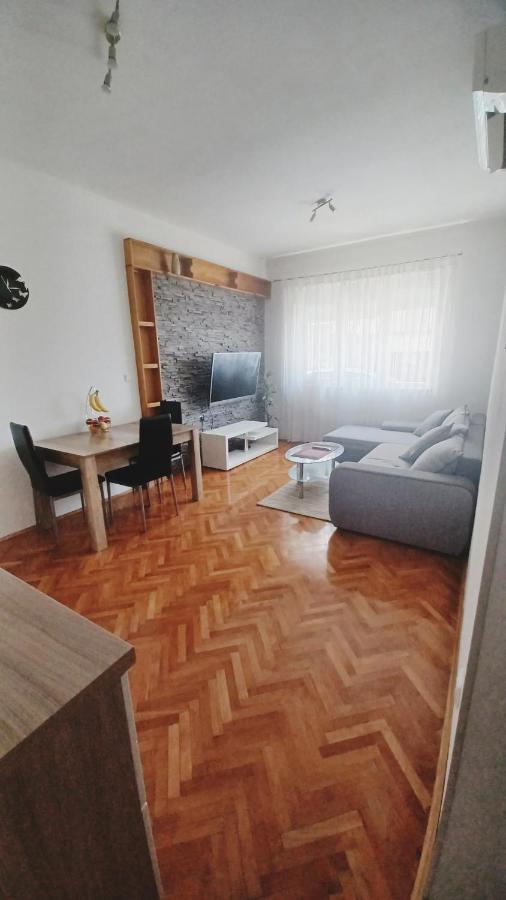 Apartman Dora Appartamento Pola Esterno foto