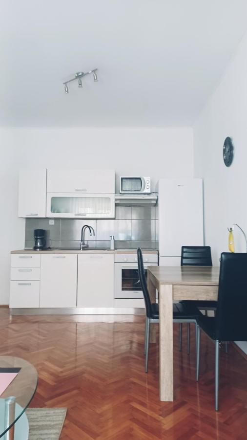 Apartman Dora Appartamento Pola Esterno foto