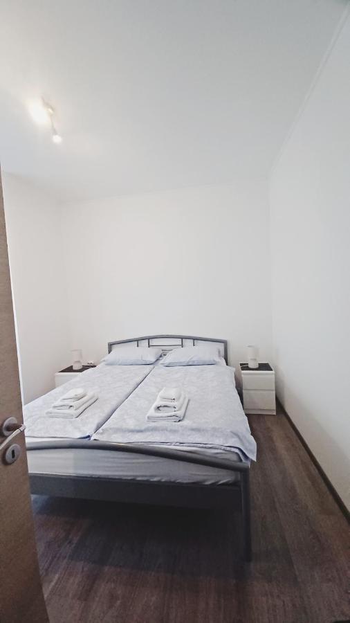 Apartman Dora Appartamento Pola Esterno foto