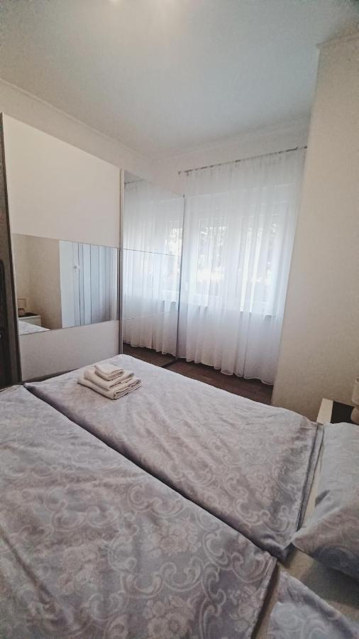 Apartman Dora Appartamento Pola Esterno foto