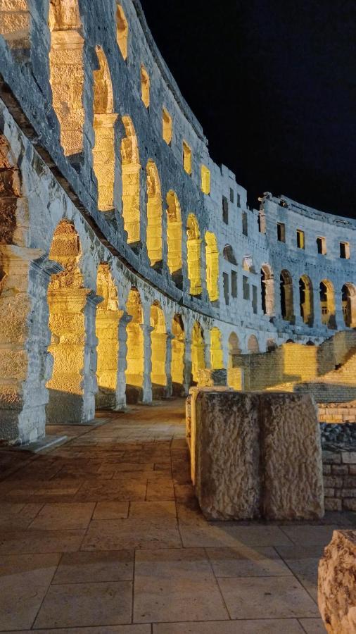 Apartman Dora Appartamento Pola Esterno foto